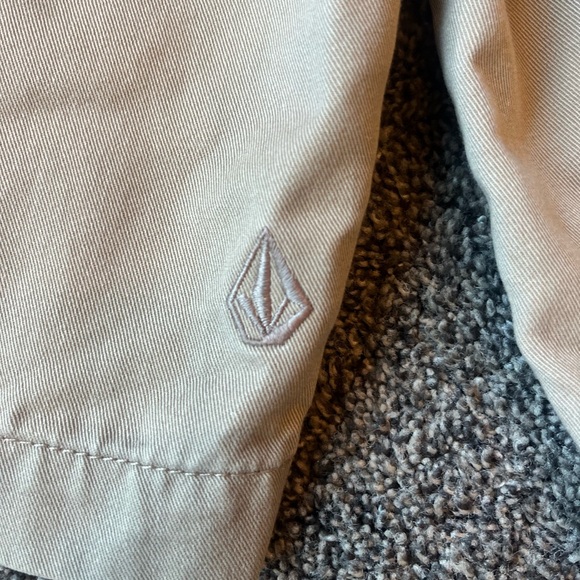 Boys Volcom Shorts - Picture 3 of 5